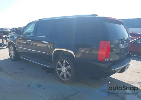 2010 Cadillac Escalade Esv Luxury z USA, uszkodzony, nr VIN 1GYUCHEFXAR178493